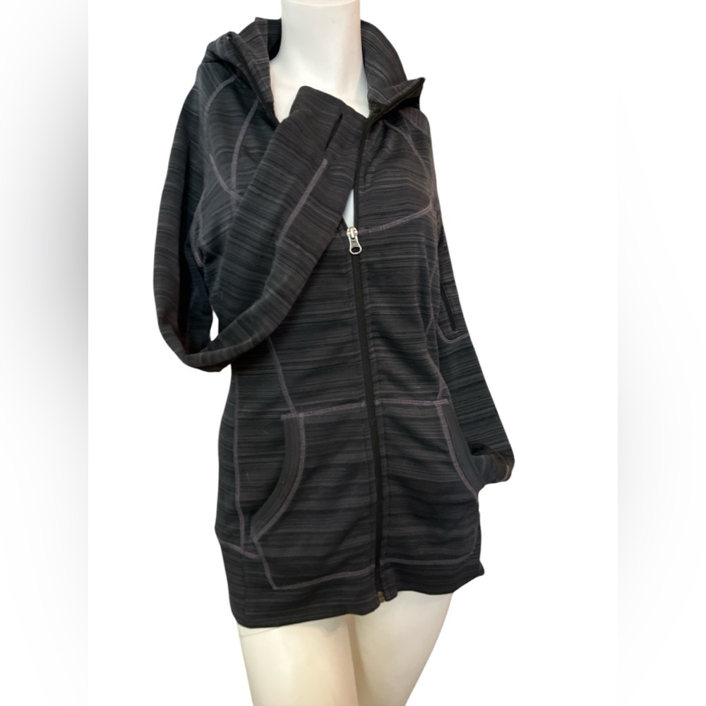 Adorable black Athleta warm up jacket